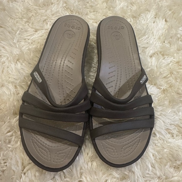 Crocs Sandals Brown Patricia II Low Wedge Slip On Strappy Slides 8W - Picture 1 of 3
